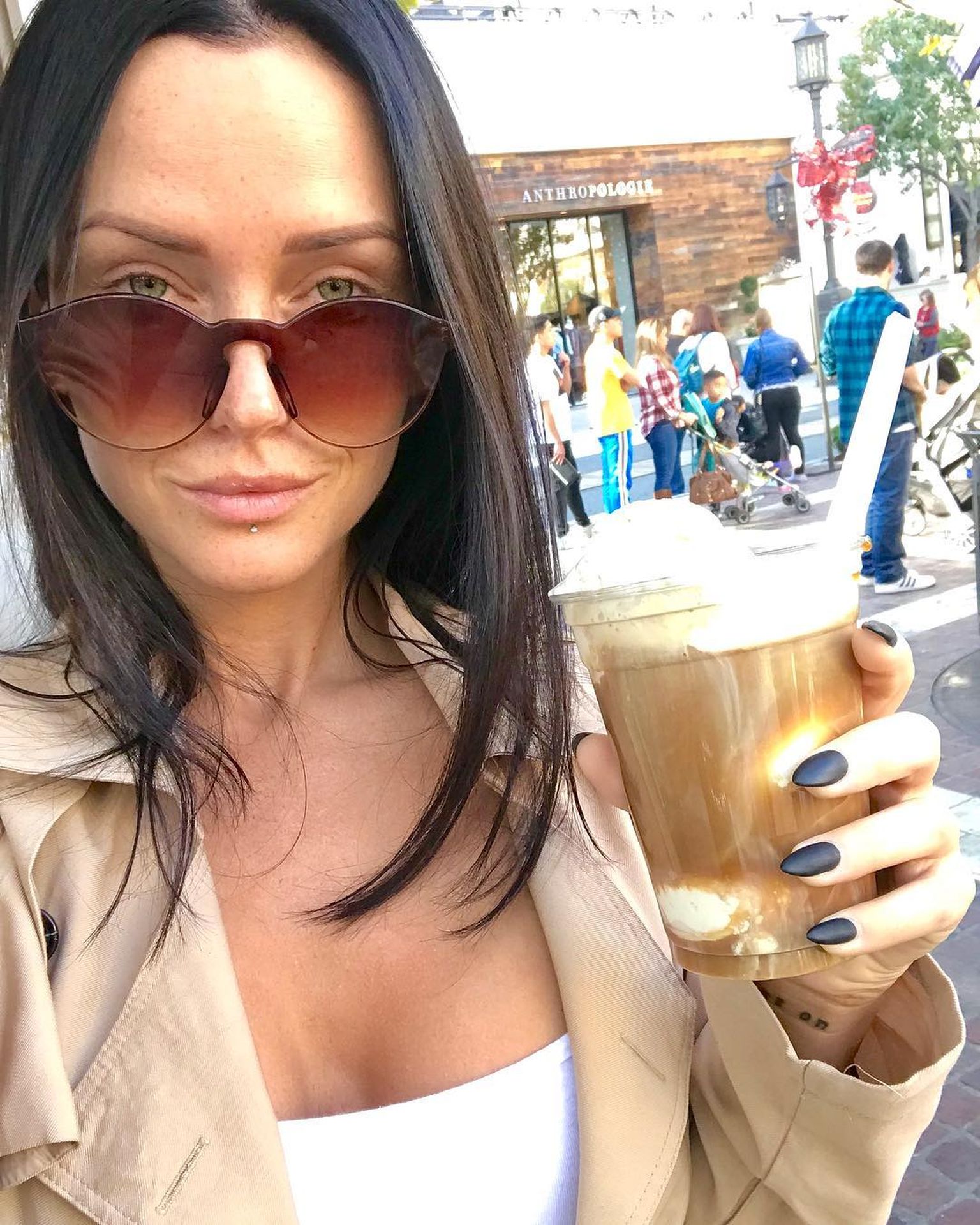 Kayla Lauren Nude & Sexy 030