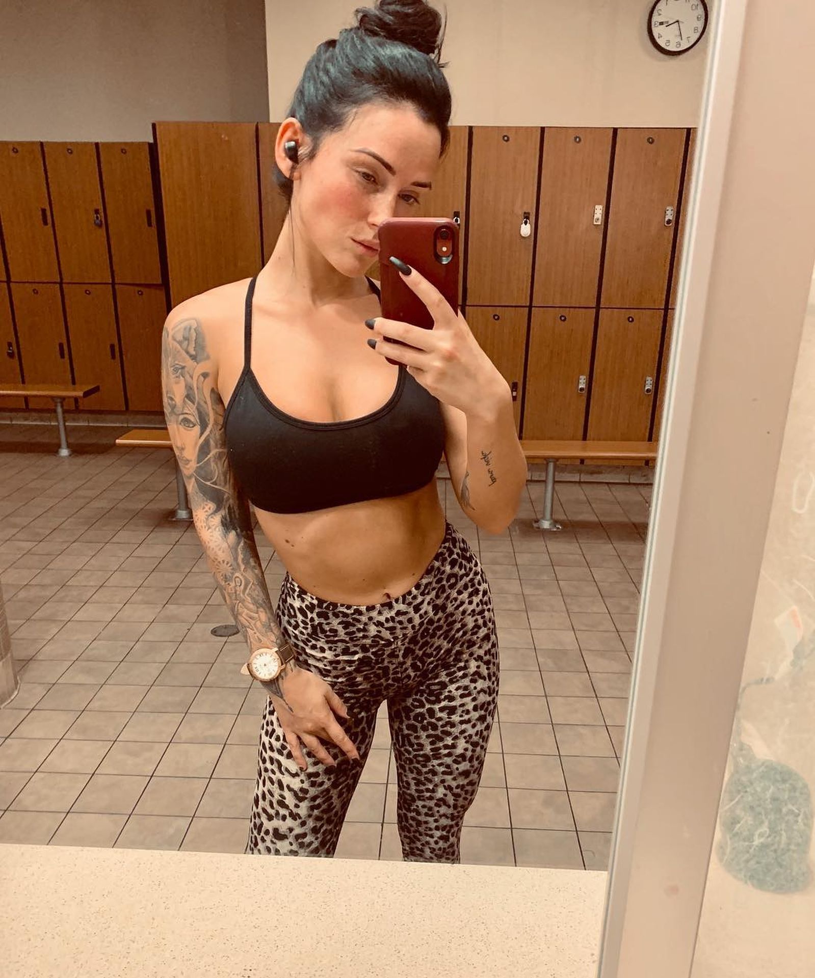 Kayla Lauren Nude & Sexy 087