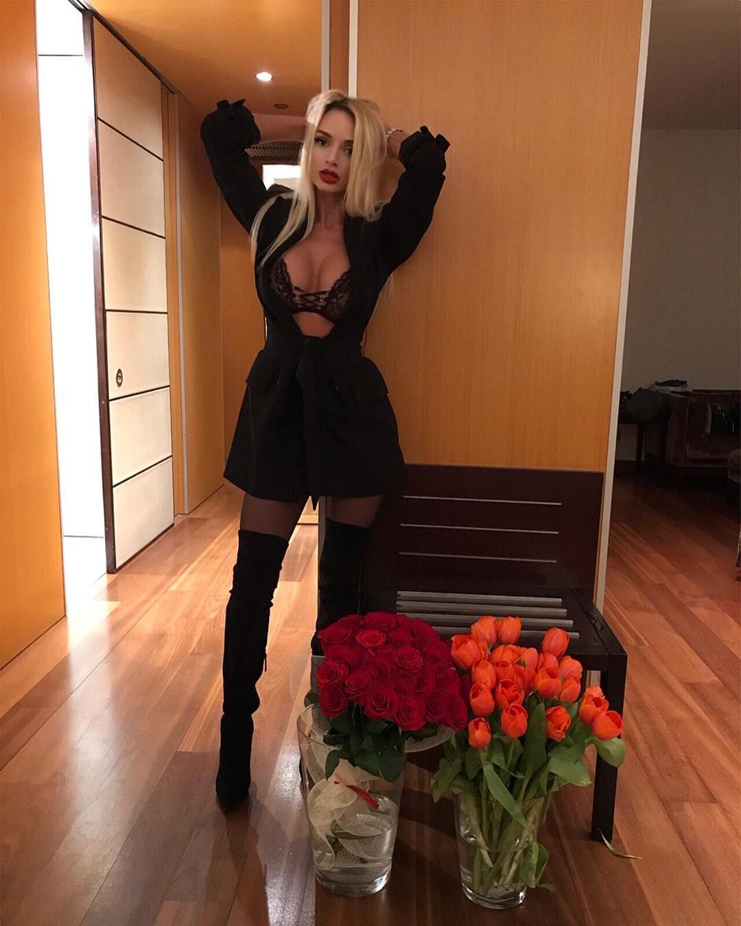 Marta Mayer Nude & Sexy 027