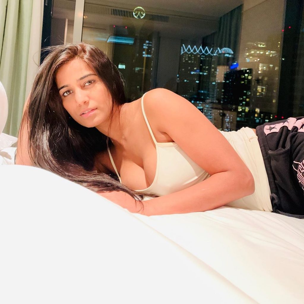 Poonam Pandey Nude 006