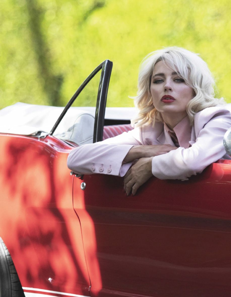 Caroline Vreeland Nude & Sexy 012