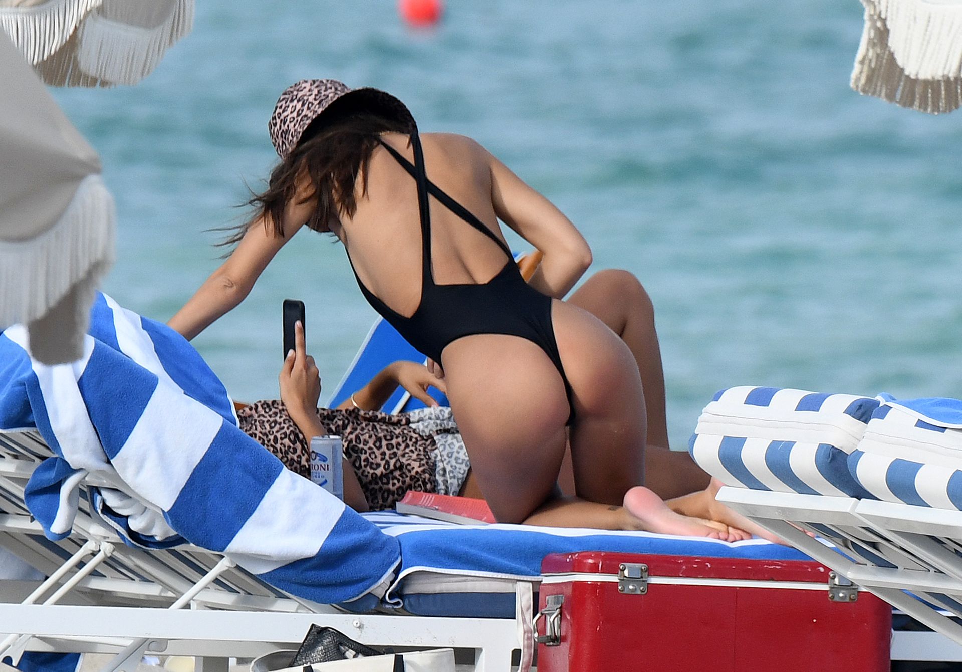 Emily Ratajkowski Sexy & Topless 050