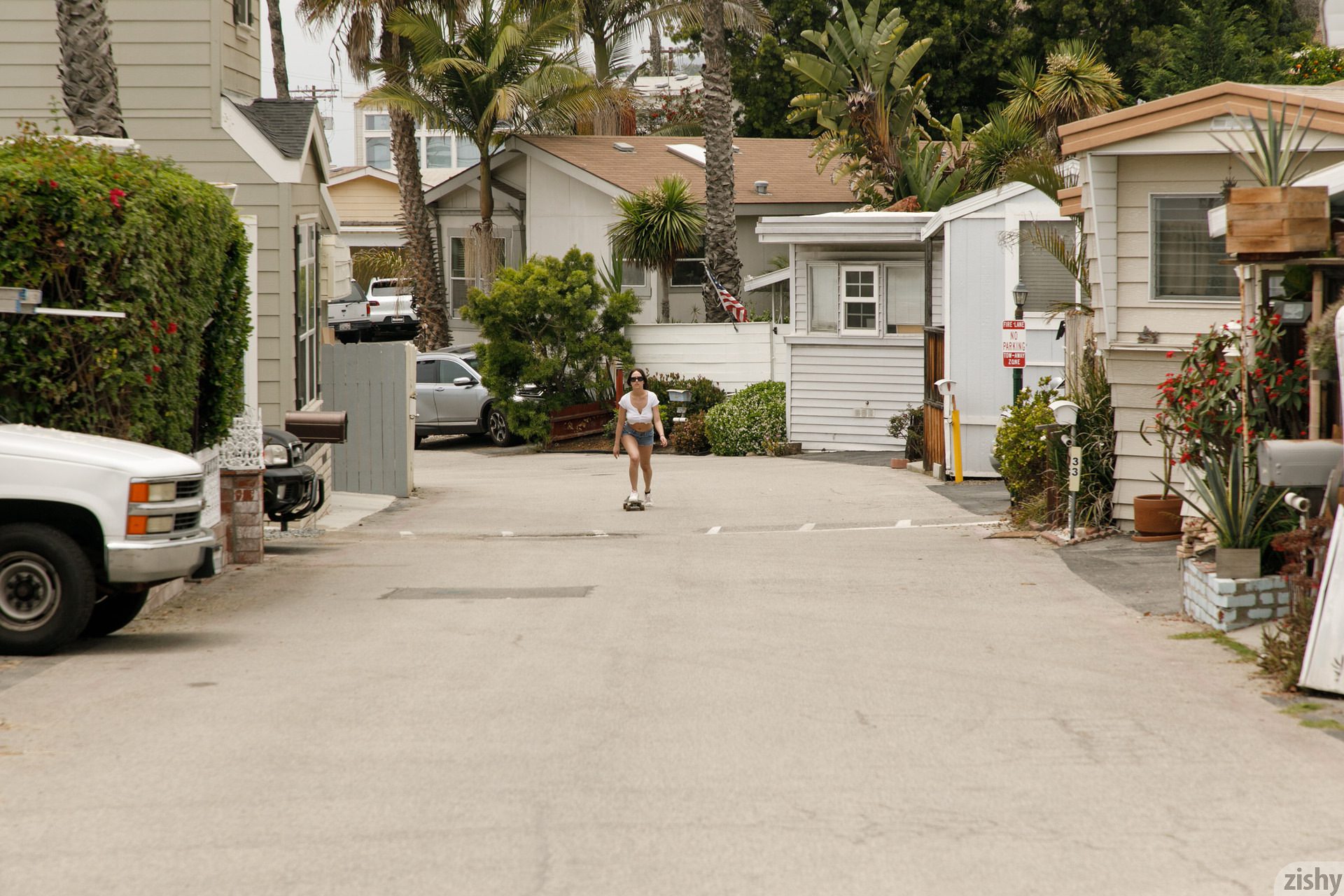 Jade Baker Hooked On The Roll Zishy (2)