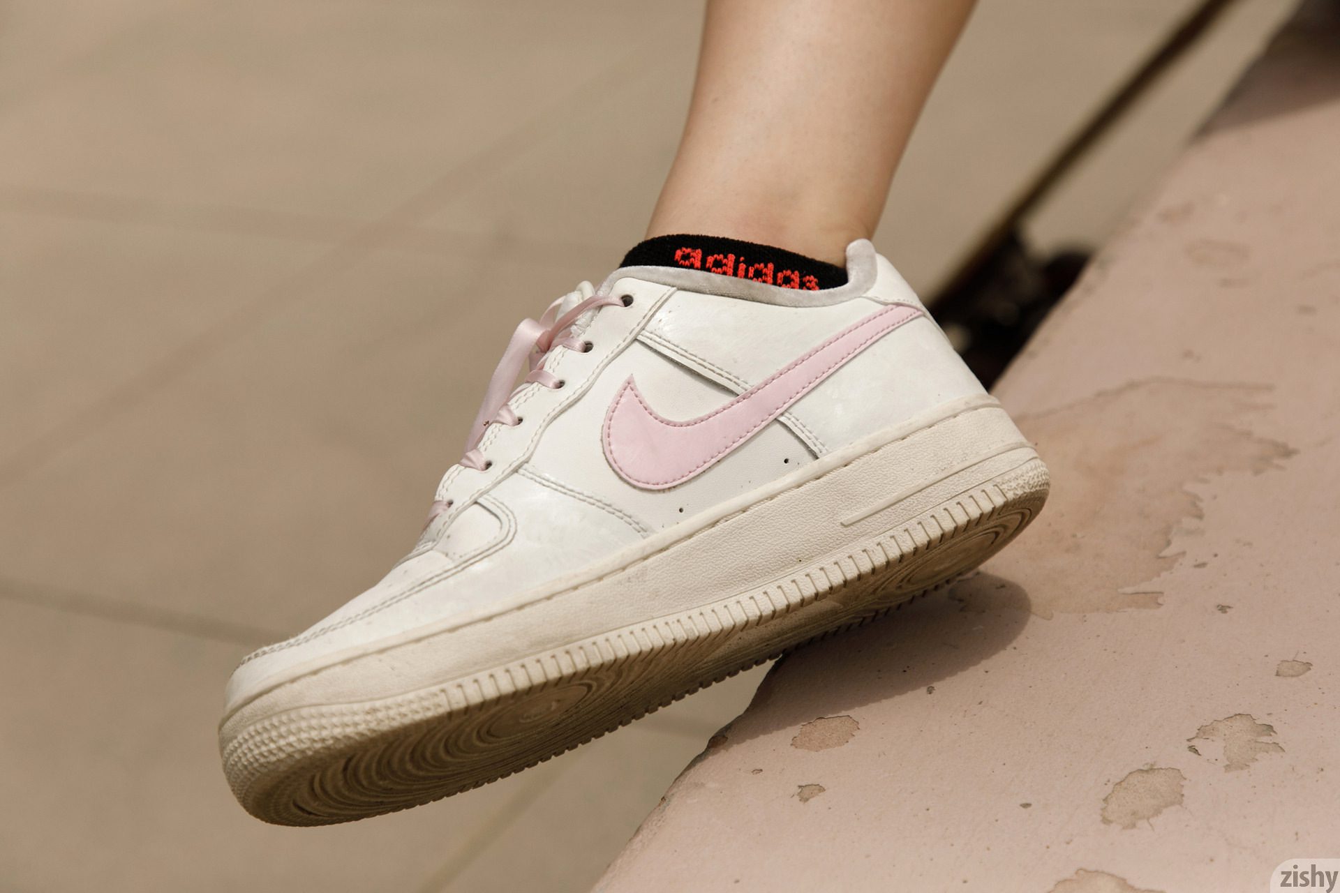 Jade Baker Hooked On The Roll Zishy (12)