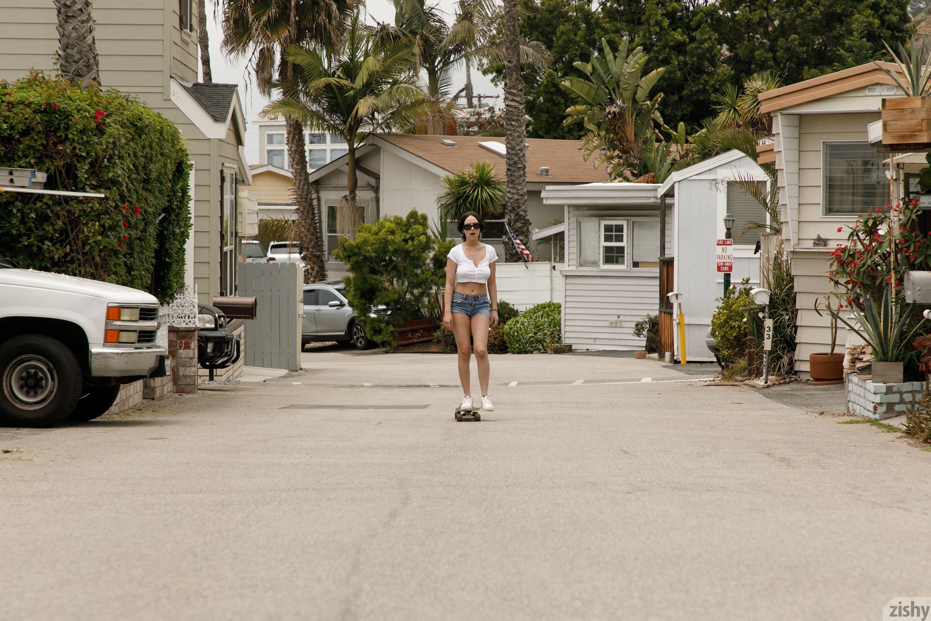 Jade Baker Hooked On The Roll Zishy (3)