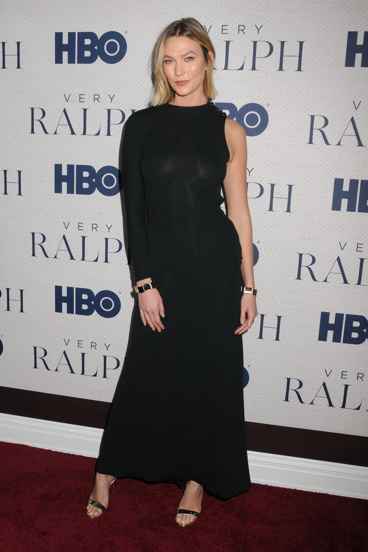 Karlie Kloss Braless 018