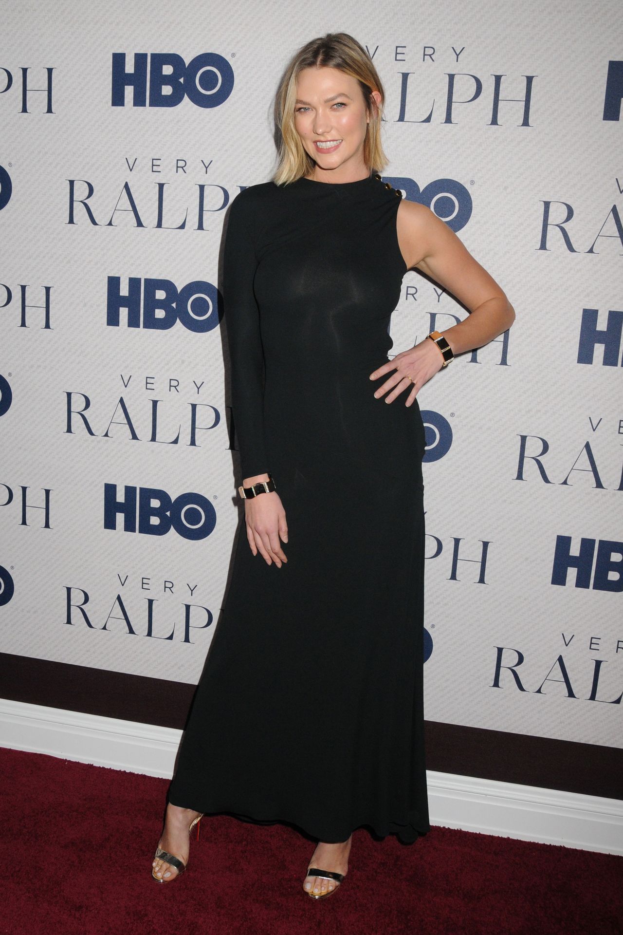 Karlie Kloss Braless 020