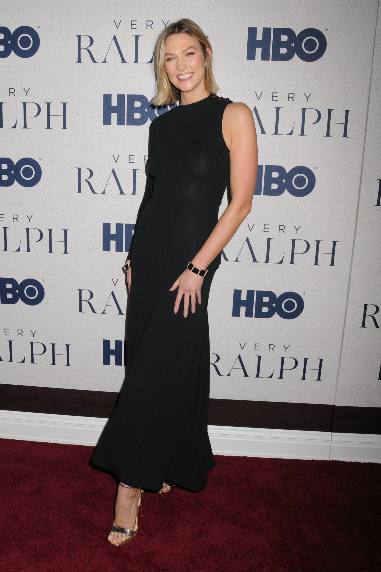 Karlie Kloss Braless 029