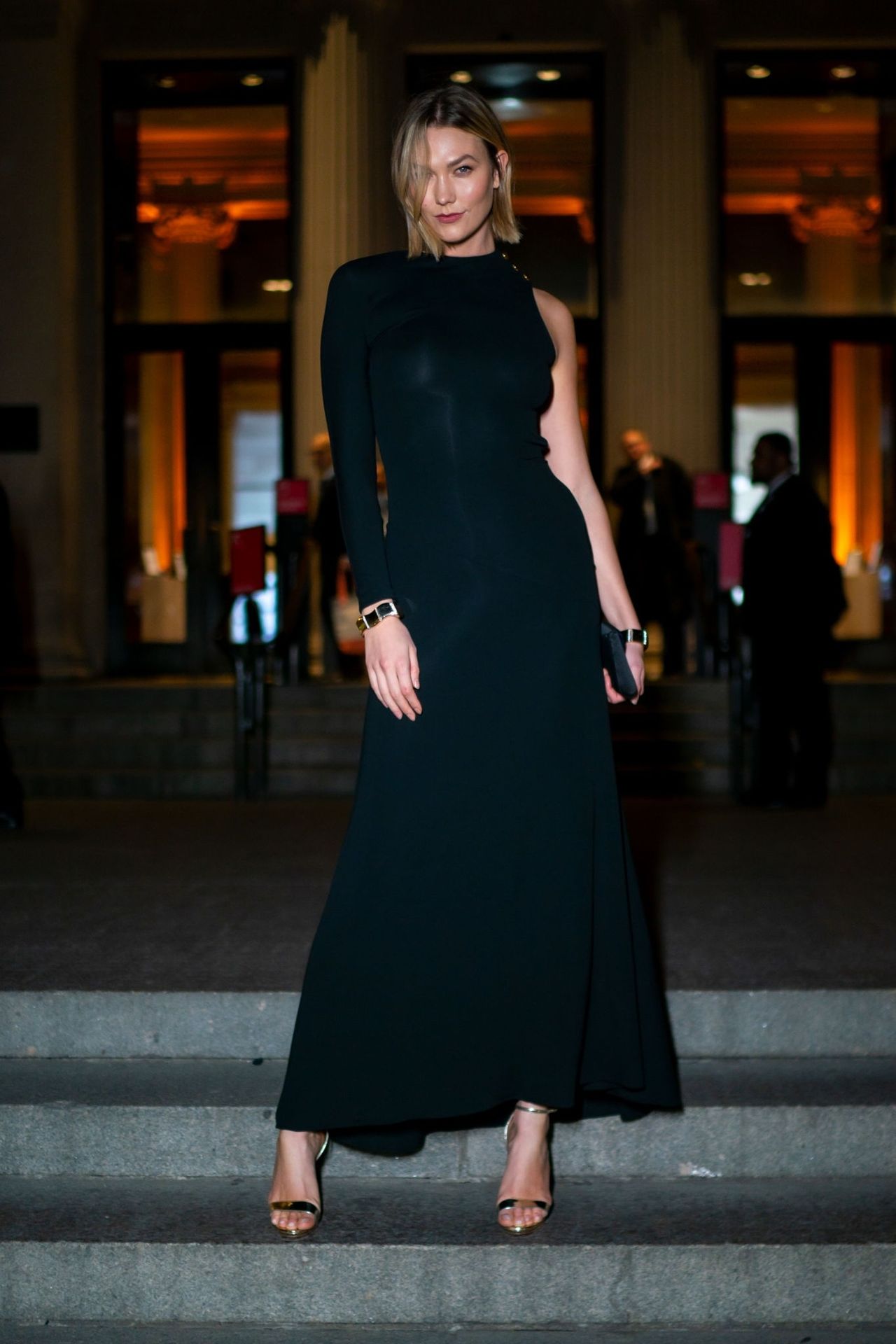 Karlie Kloss Braless 010