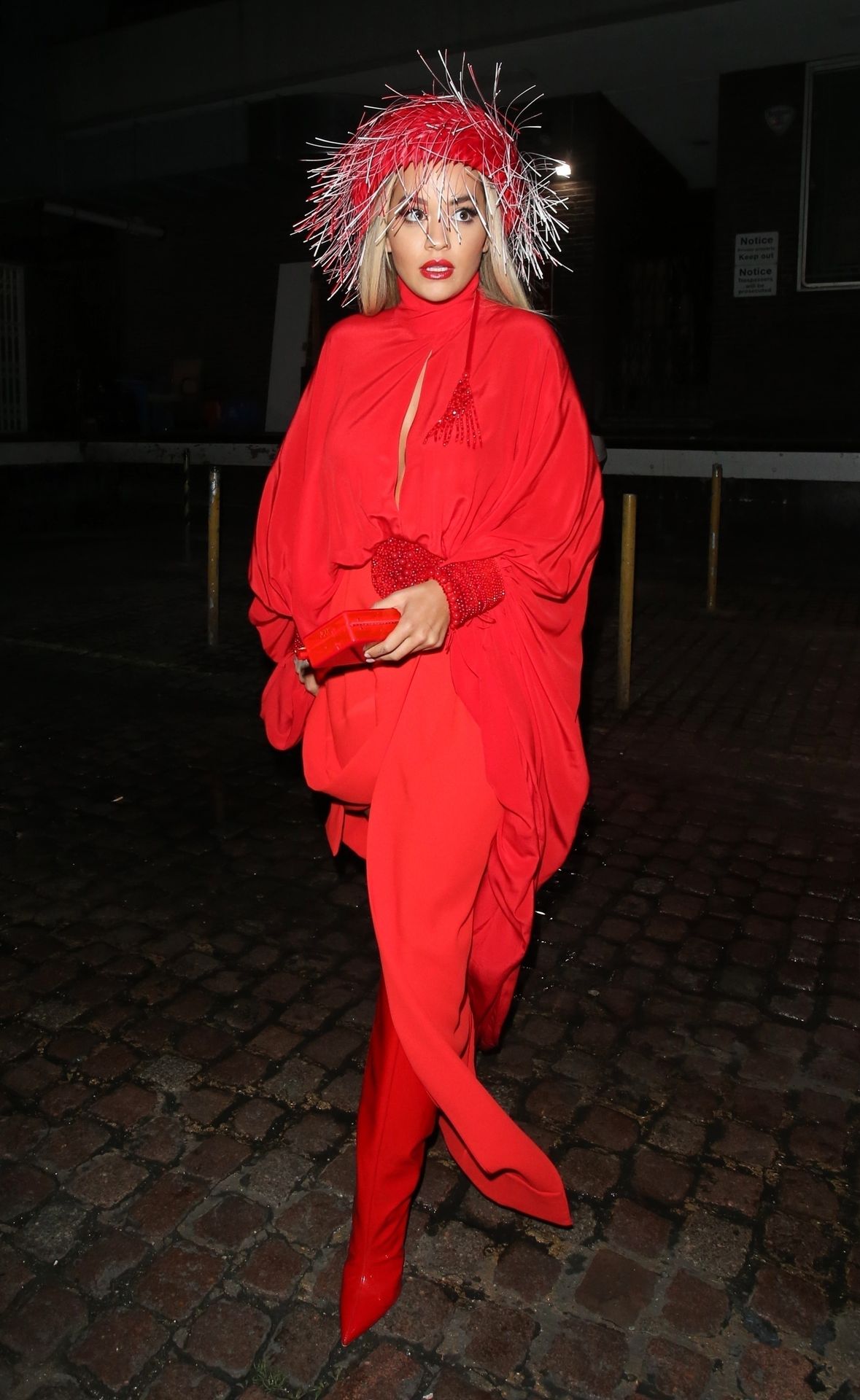 Rita Ora Upskirt & Cleavage 051