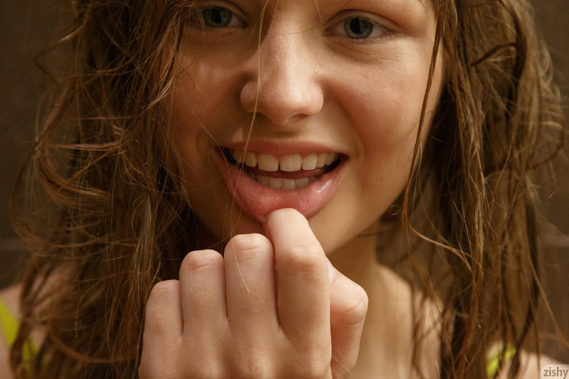 Ursula Hall The Hall Raiser Zishy (7)