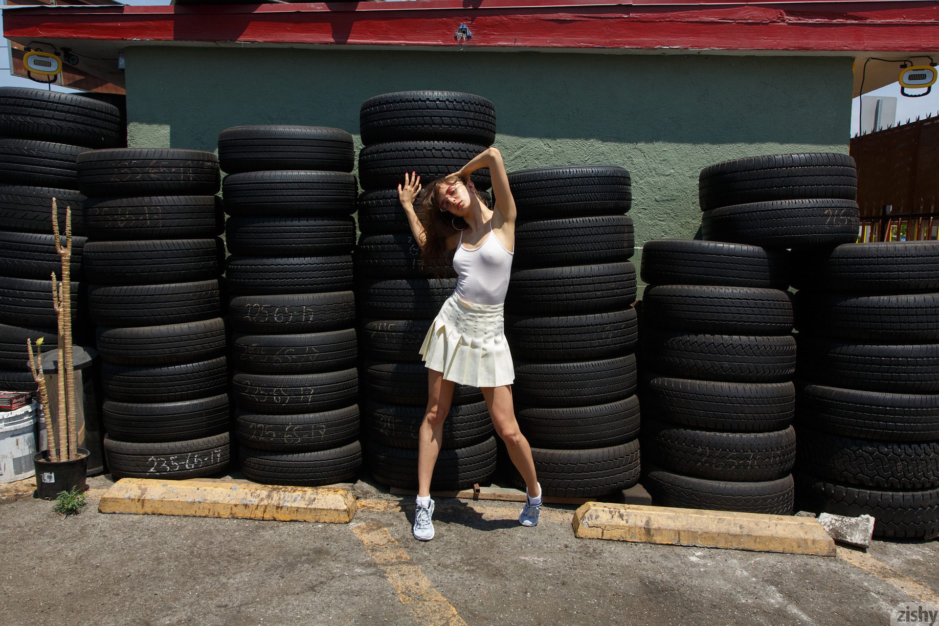 Vivi Kuanas Sells Me Tires Zishy (16)