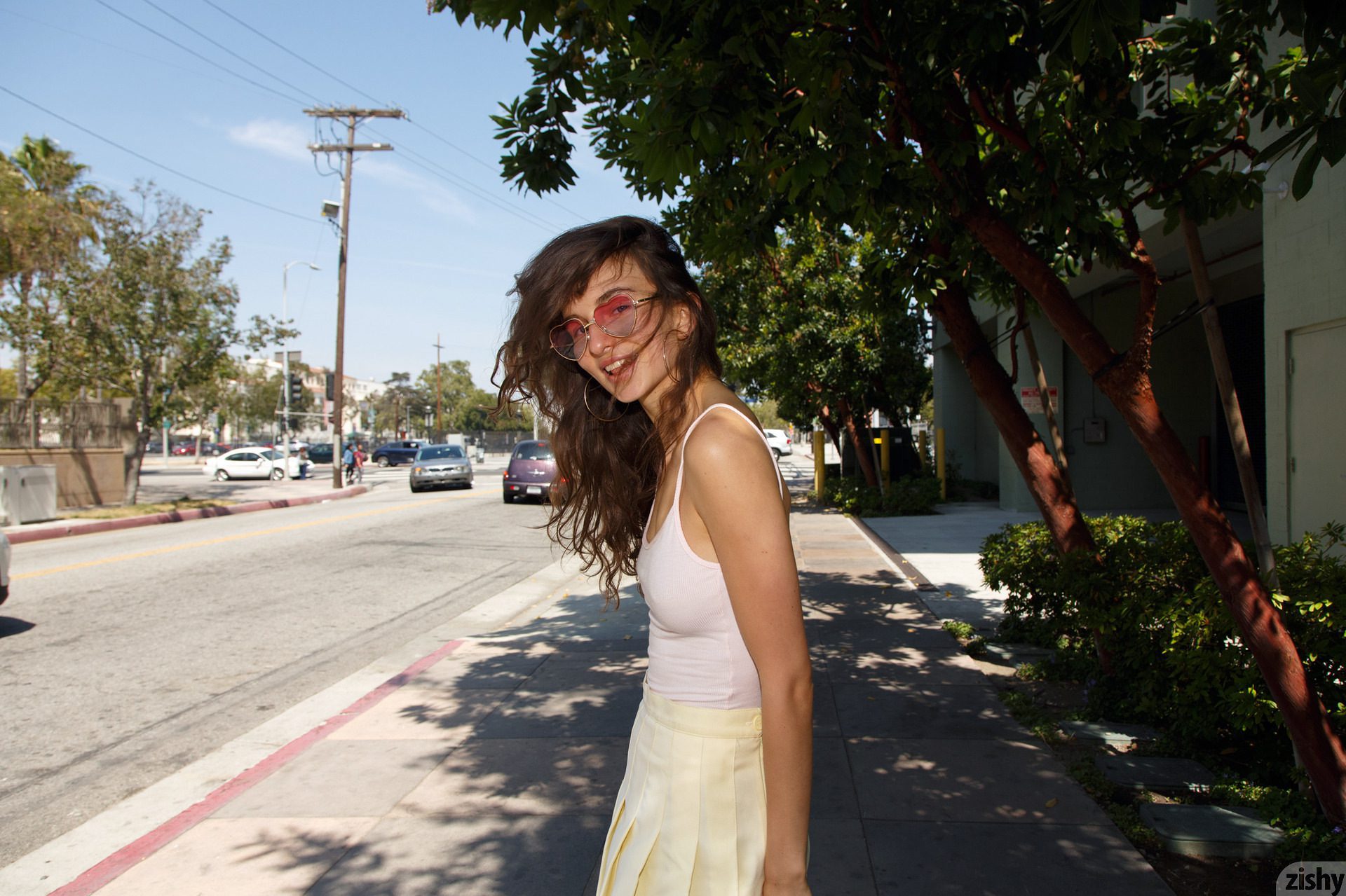 Vivi Kuanas Sells Me Tires Zishy (18)