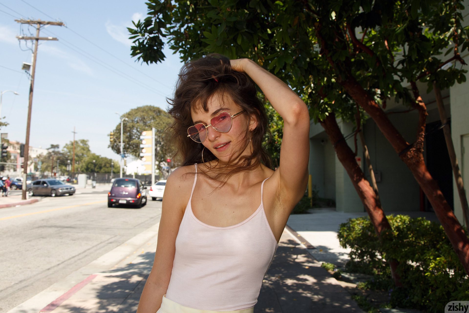 Vivi Kuanas Sells Me Tires Zishy (19)