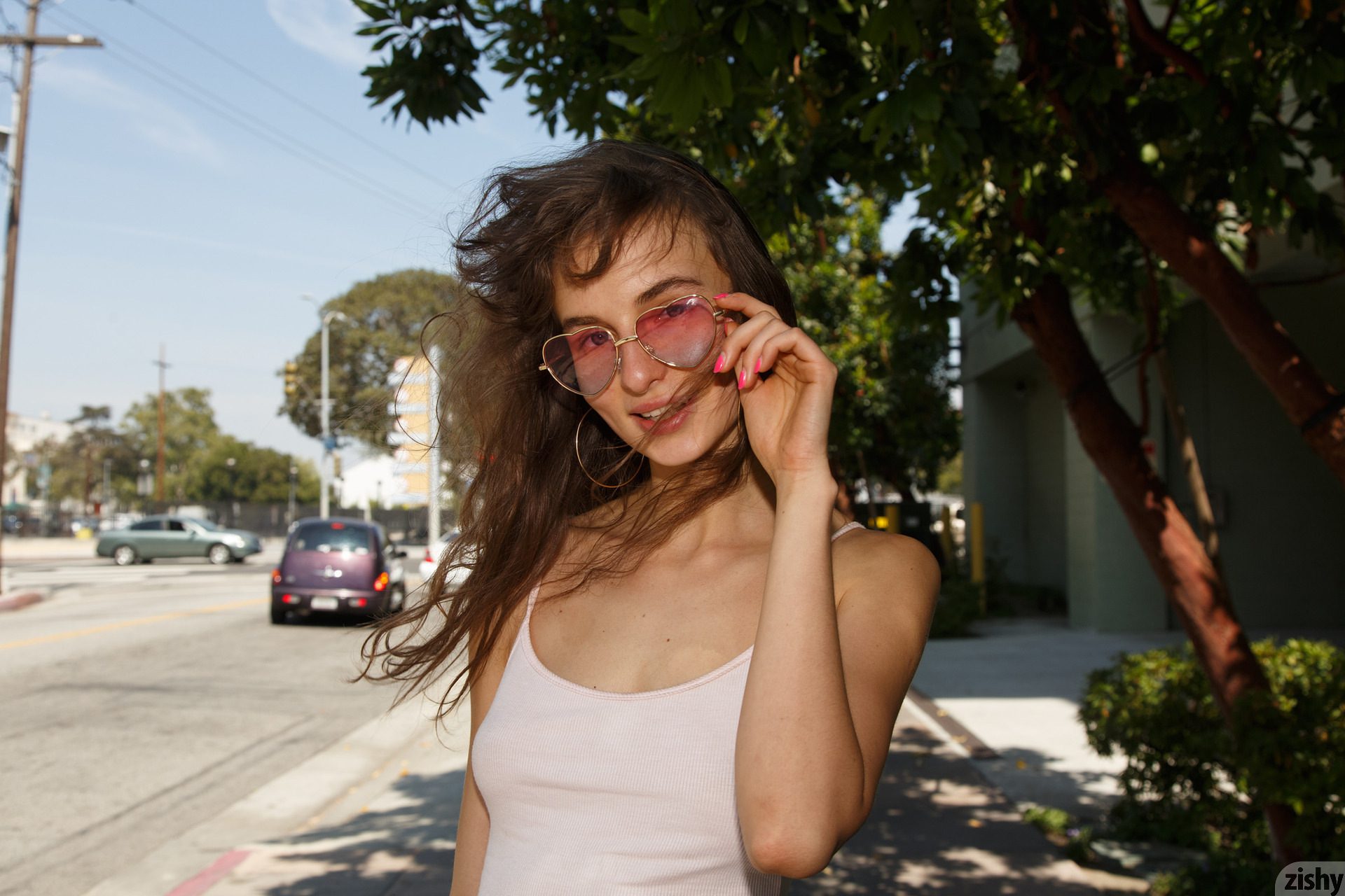 Vivi Kuanas Sells Me Tires Zishy (20)