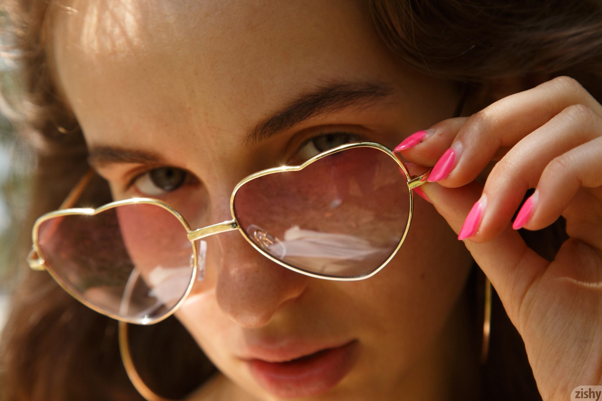 Vivi Kuanas Sells Me Tires Zishy (22)