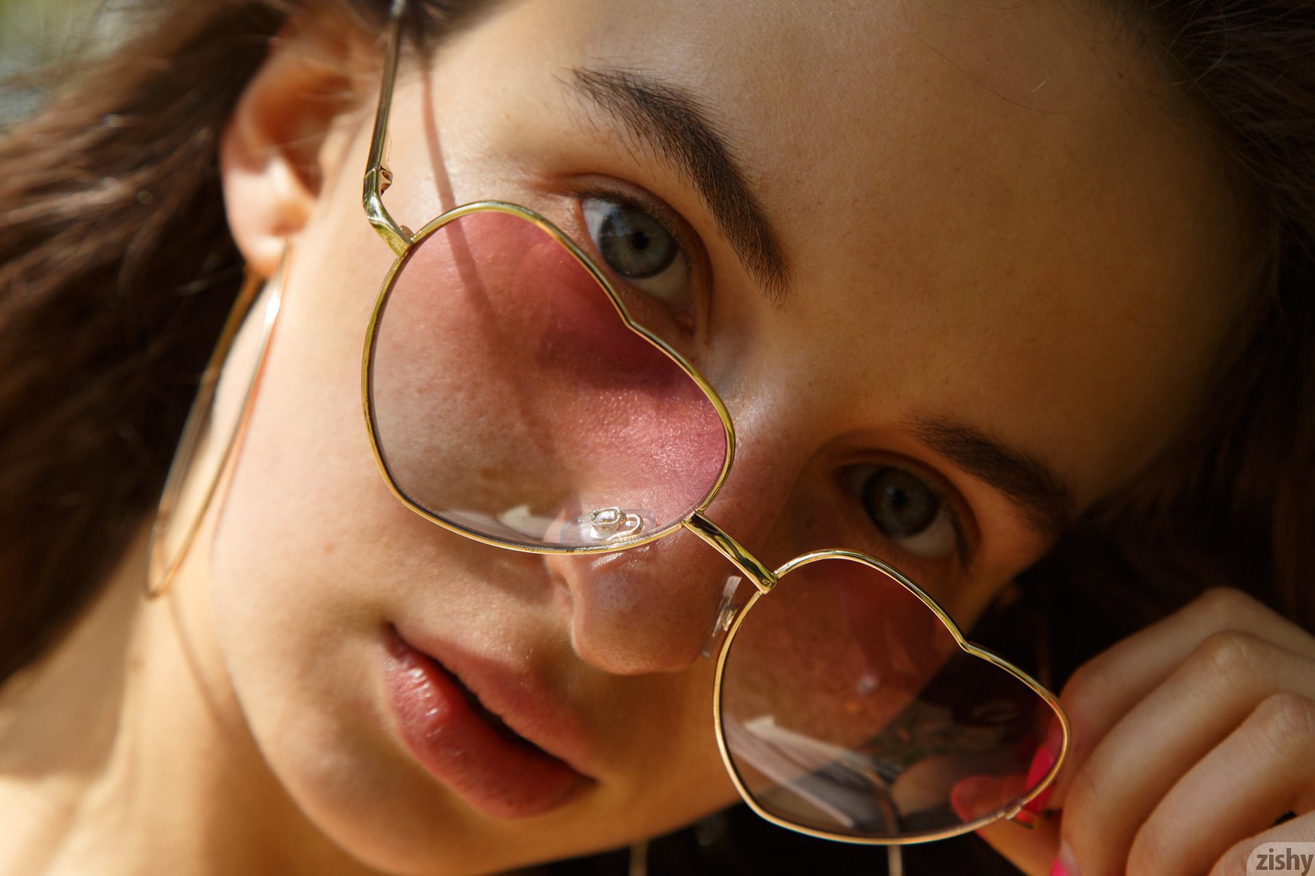 Vivi Kuanas Sells Me Tires Zishy (23)