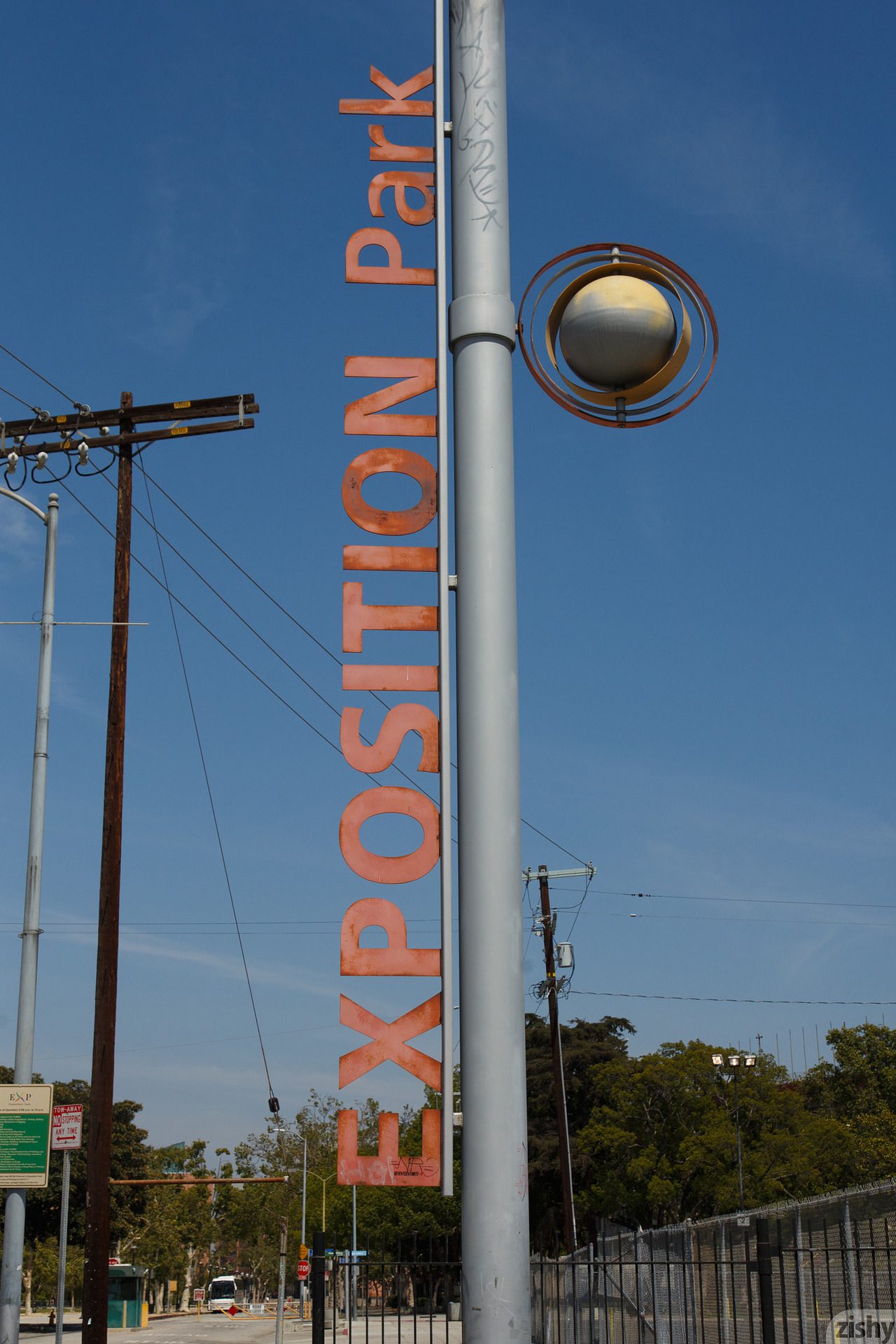 Vivi Kuanas Sells Me Tires Zishy (24)