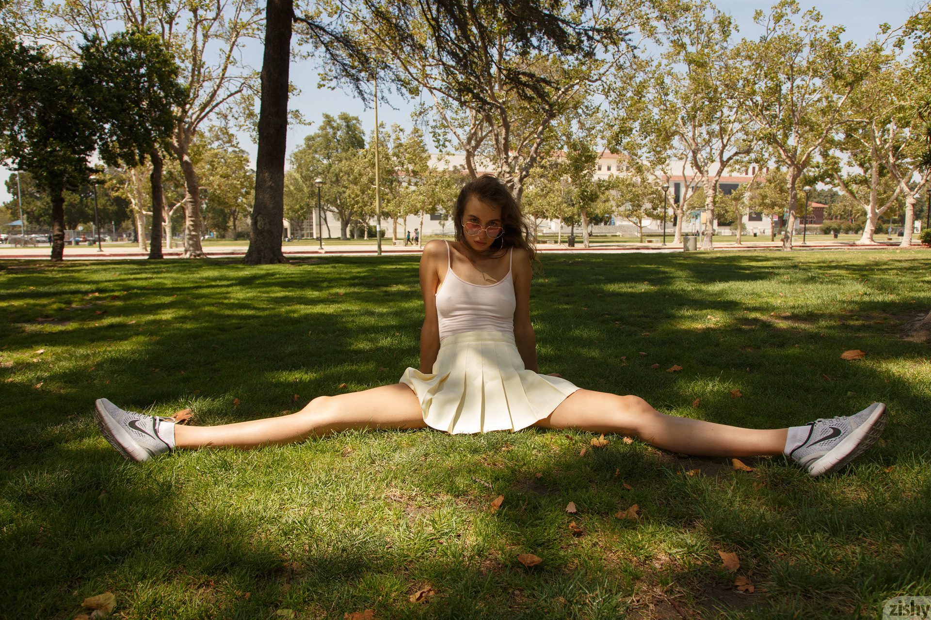 Vivi Kuanas Sells Me Tires Zishy (37)