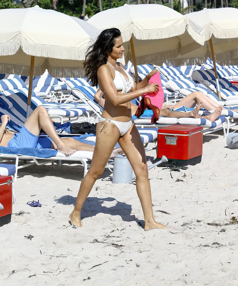 Padma Lakshmi Sexy 0039