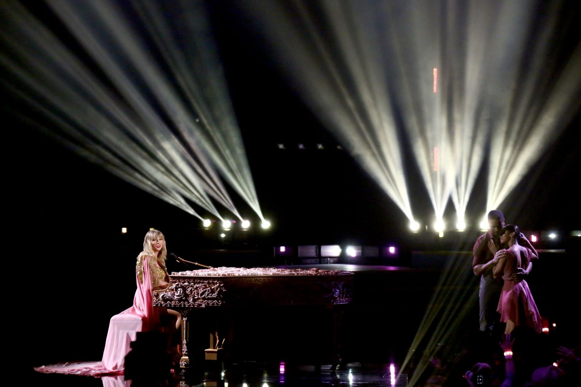 Taylor Swift Sexy 0068