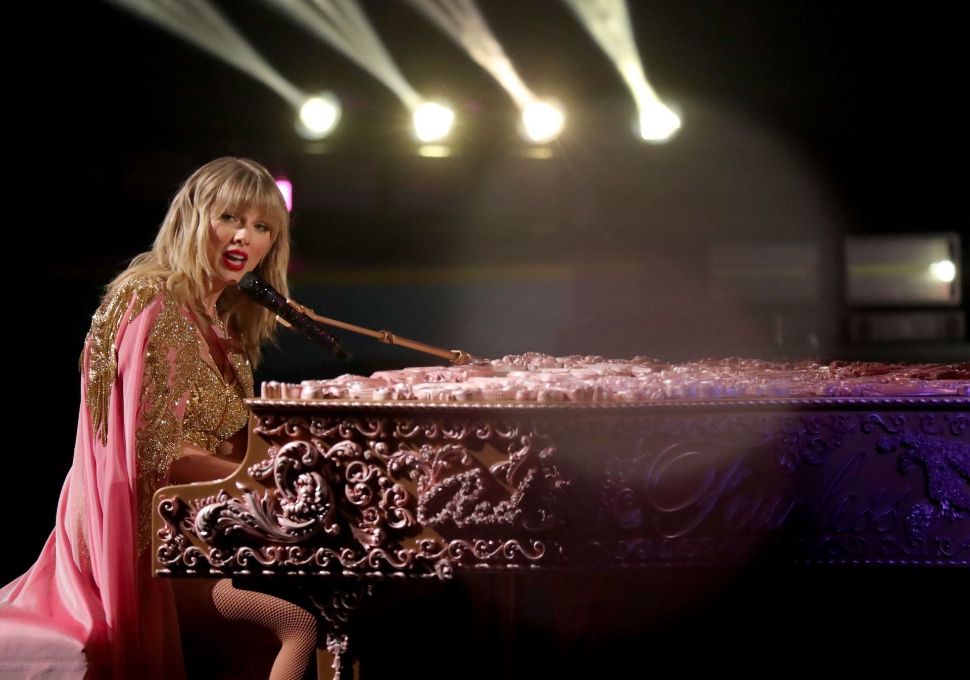 Taylor Swift Sexy 0122