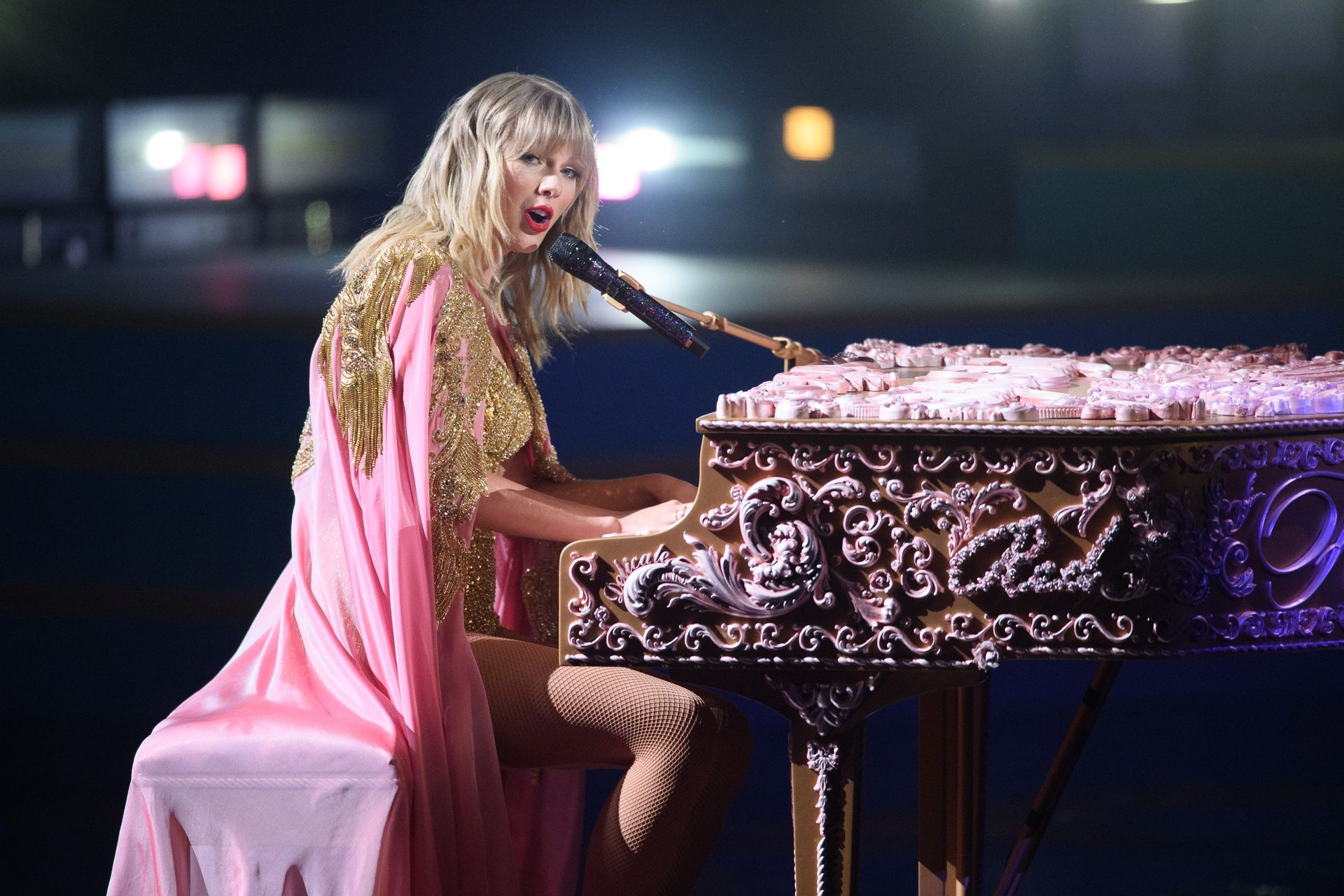 Taylor Swift Sexy 0124