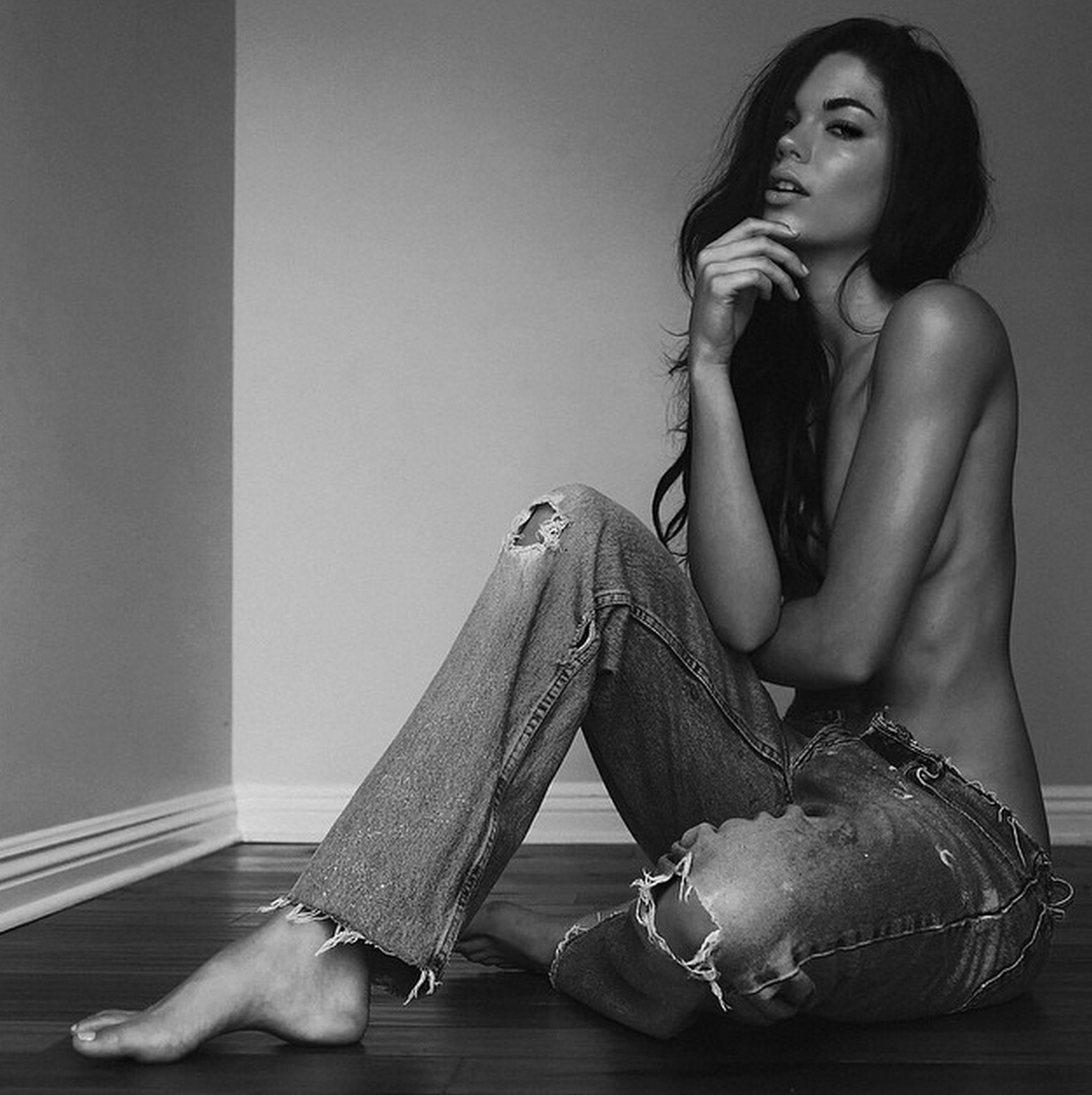 Aarika Wolf Nude & Sexy 0094