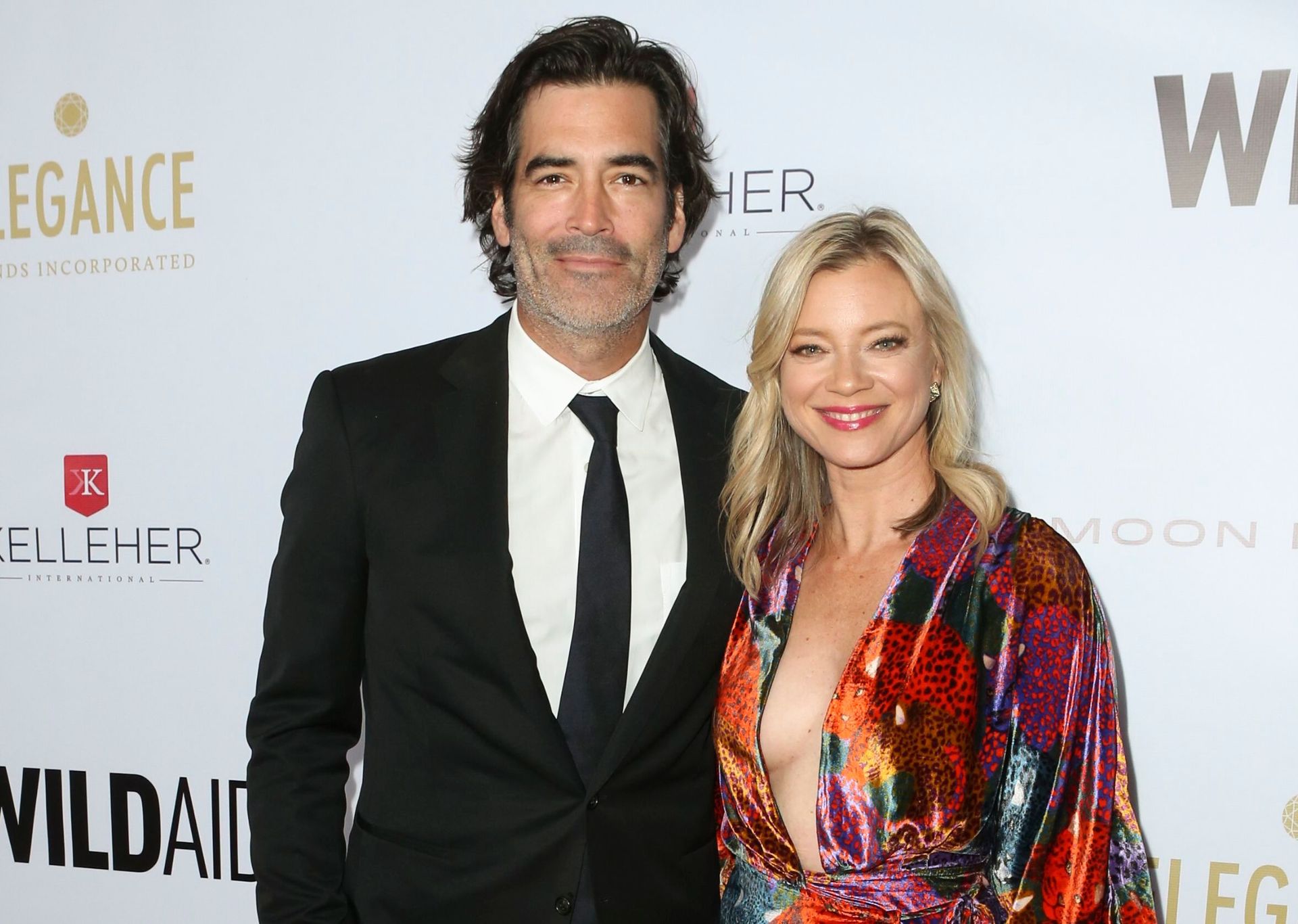 Amy Smart Braless 0007