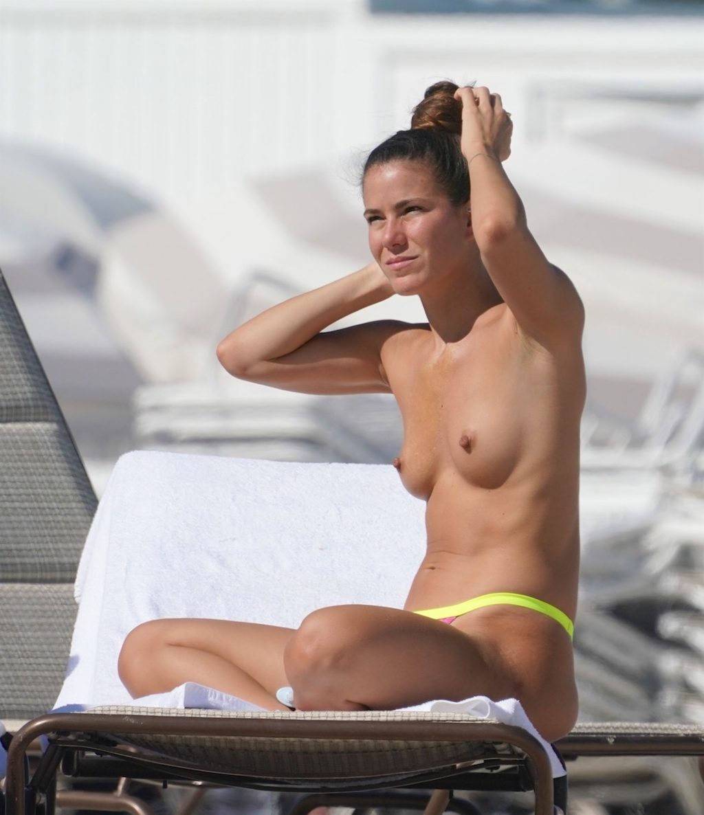 Covi Riva Topless 014