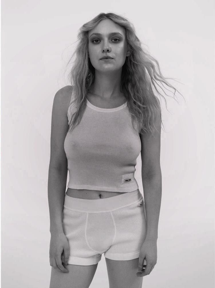 Dakota Fanning See Through & Sexy 001