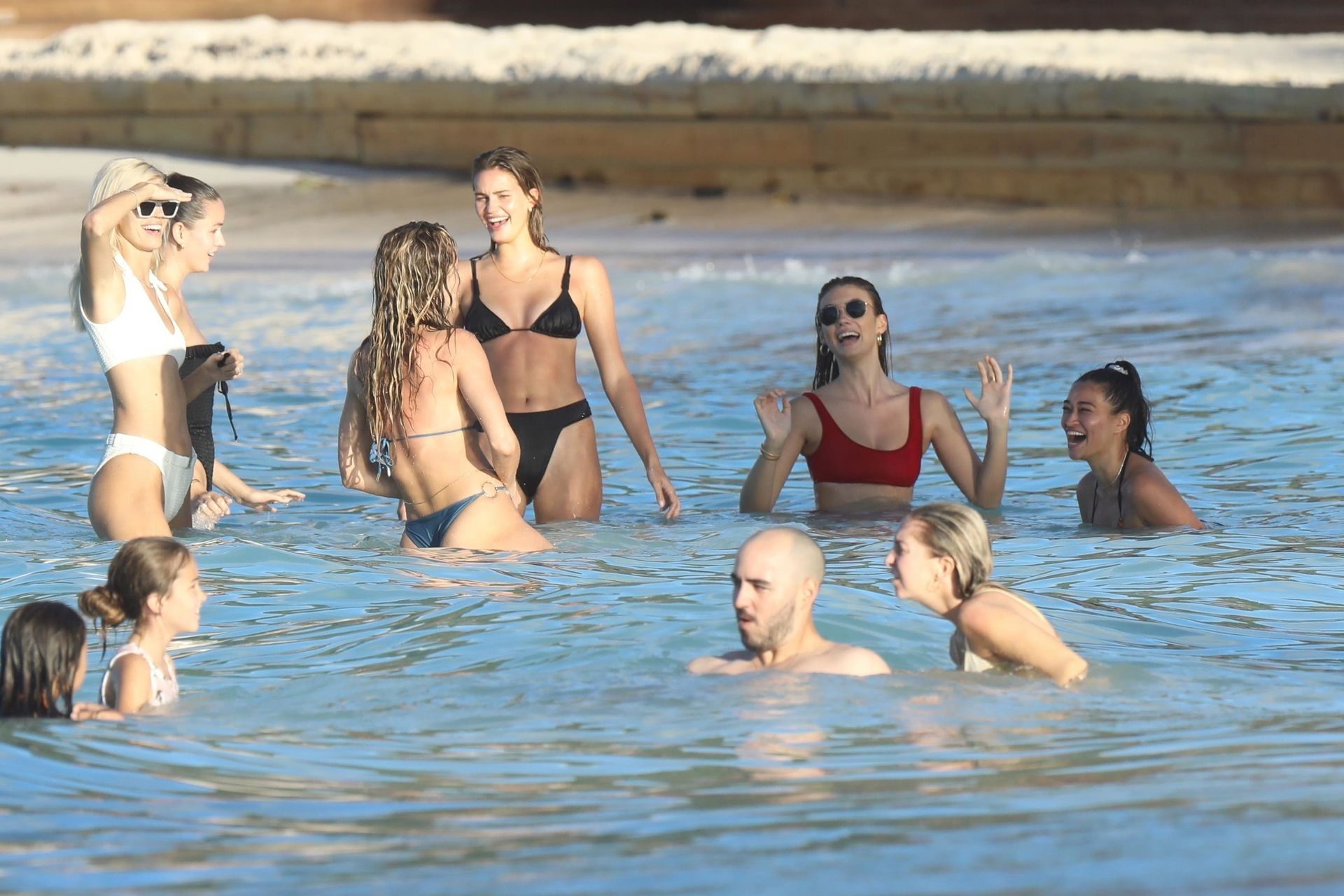 Devon Windsor, Hannah Ferguson, Shanina Shaik Sexy 0019