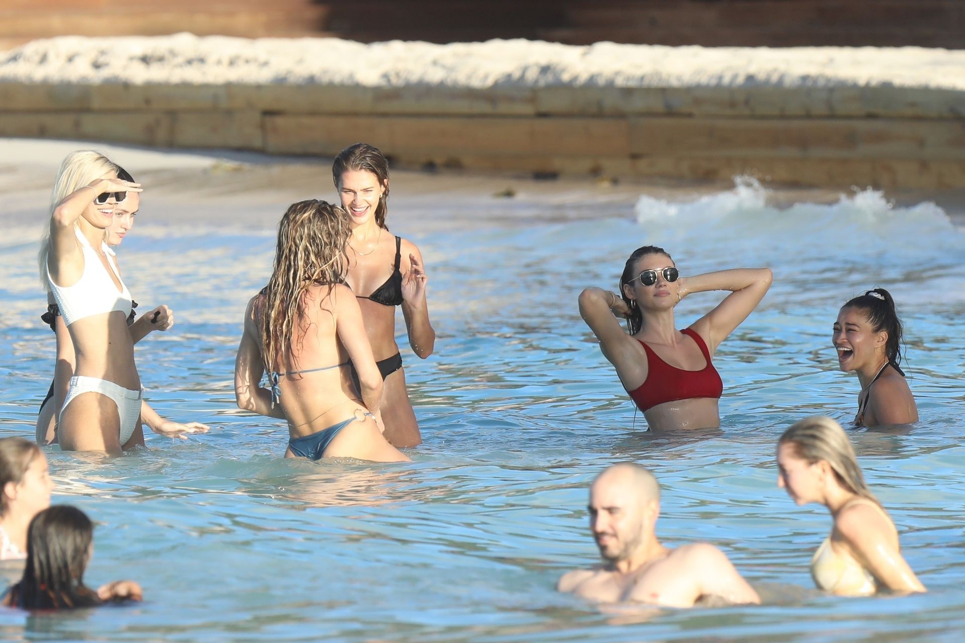 Devon Windsor, Hannah Ferguson, Shanina Shaik Sexy 0045