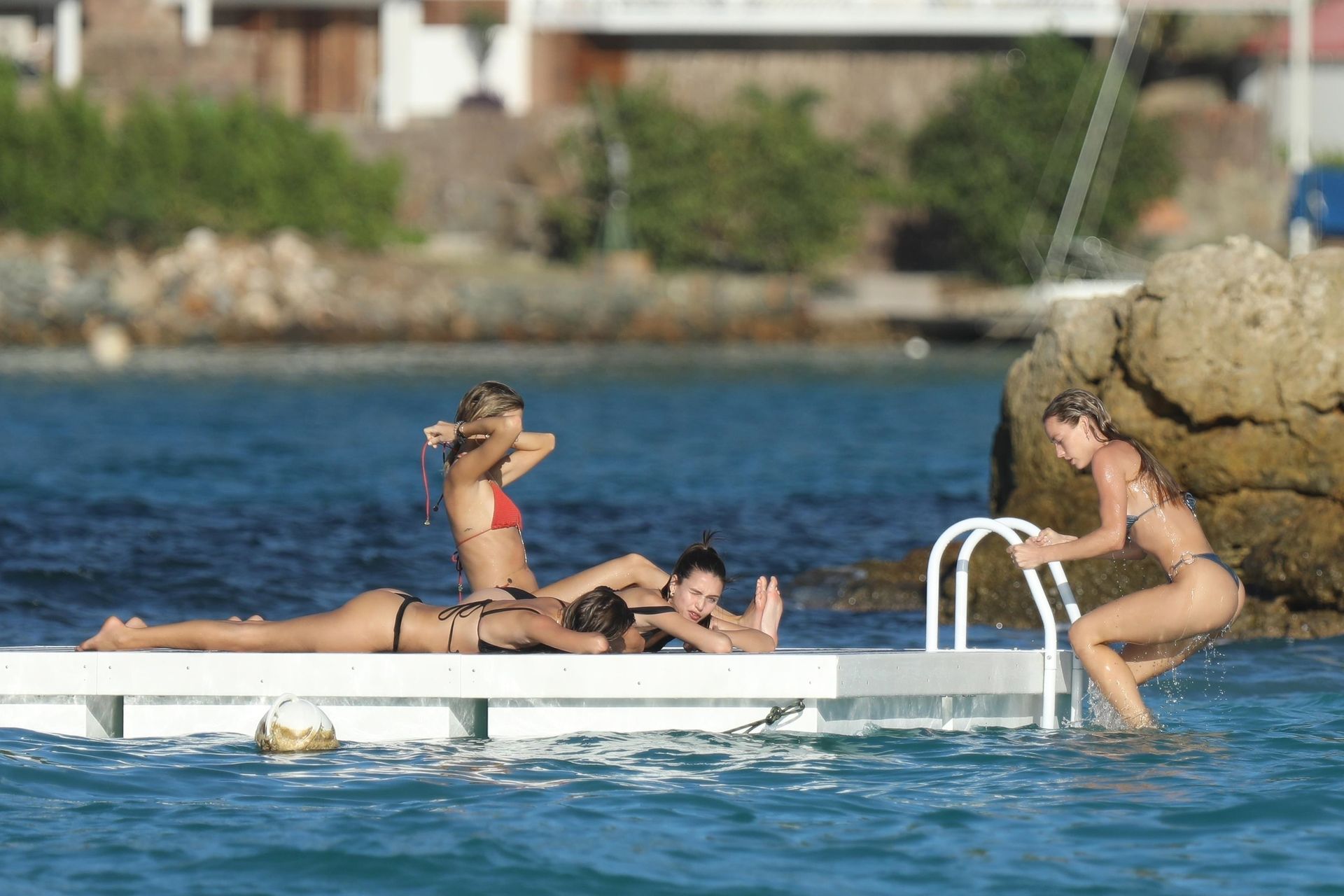 Devon Windsor, Hannah Ferguson, Shanina Shaik Sexy 0064