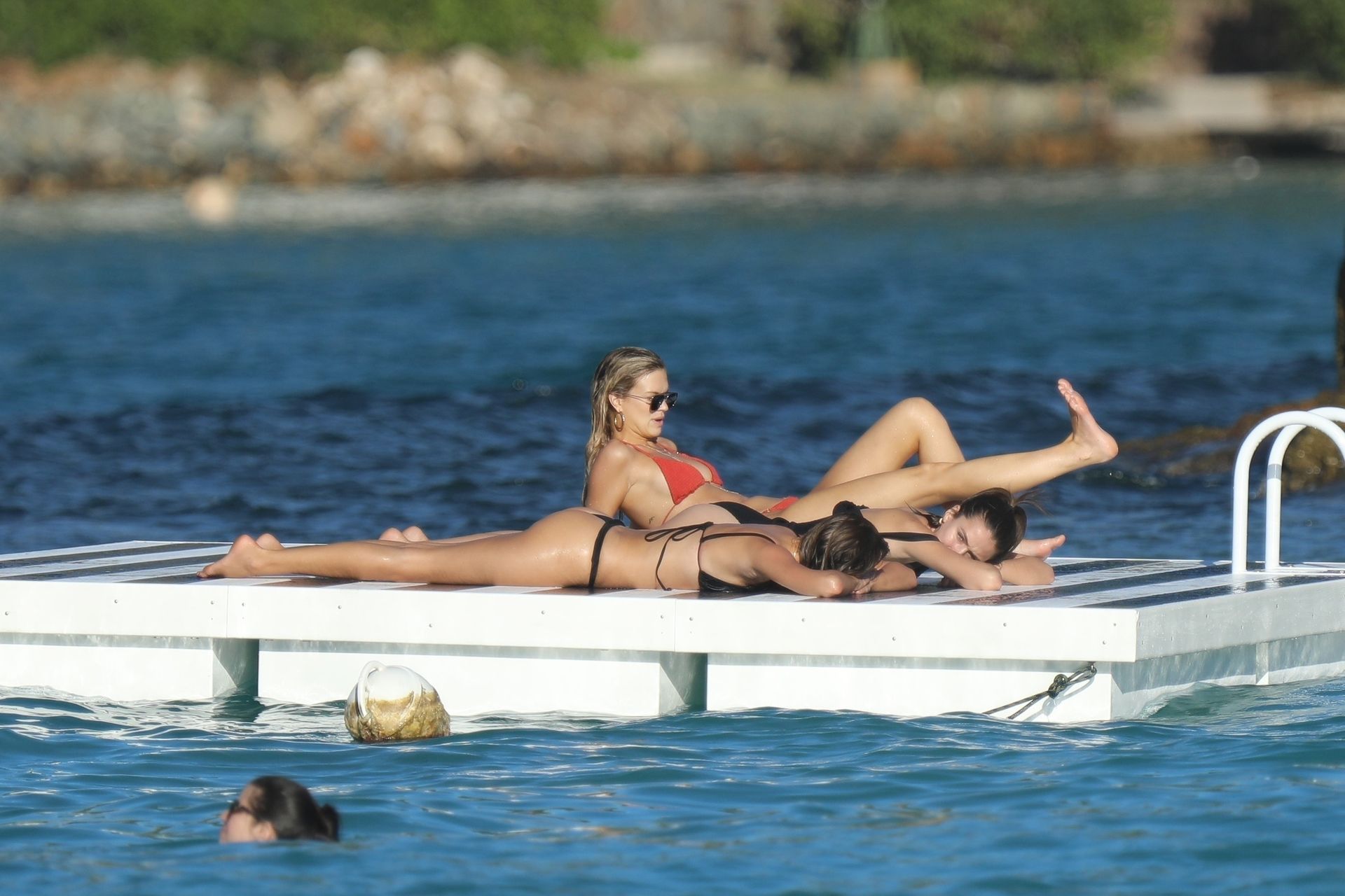 Devon Windsor, Hannah Ferguson, Shanina Shaik Sexy 0066