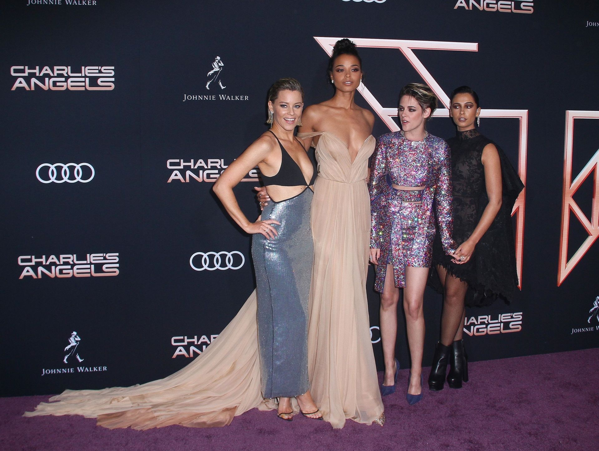 Elizabeth Banks Sexy 050