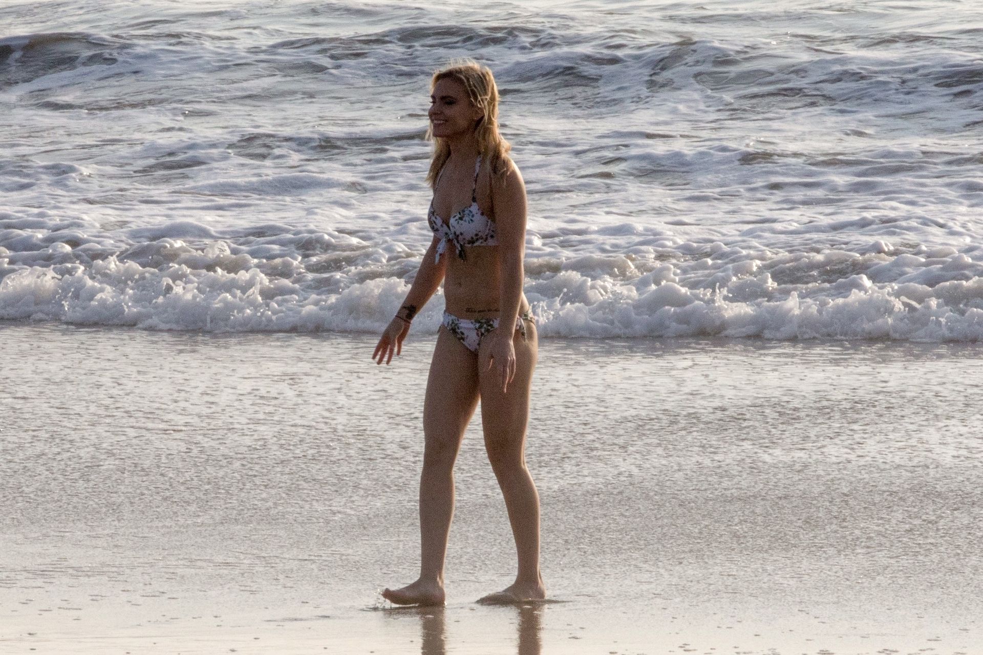 Katie Cherry Sexy 012