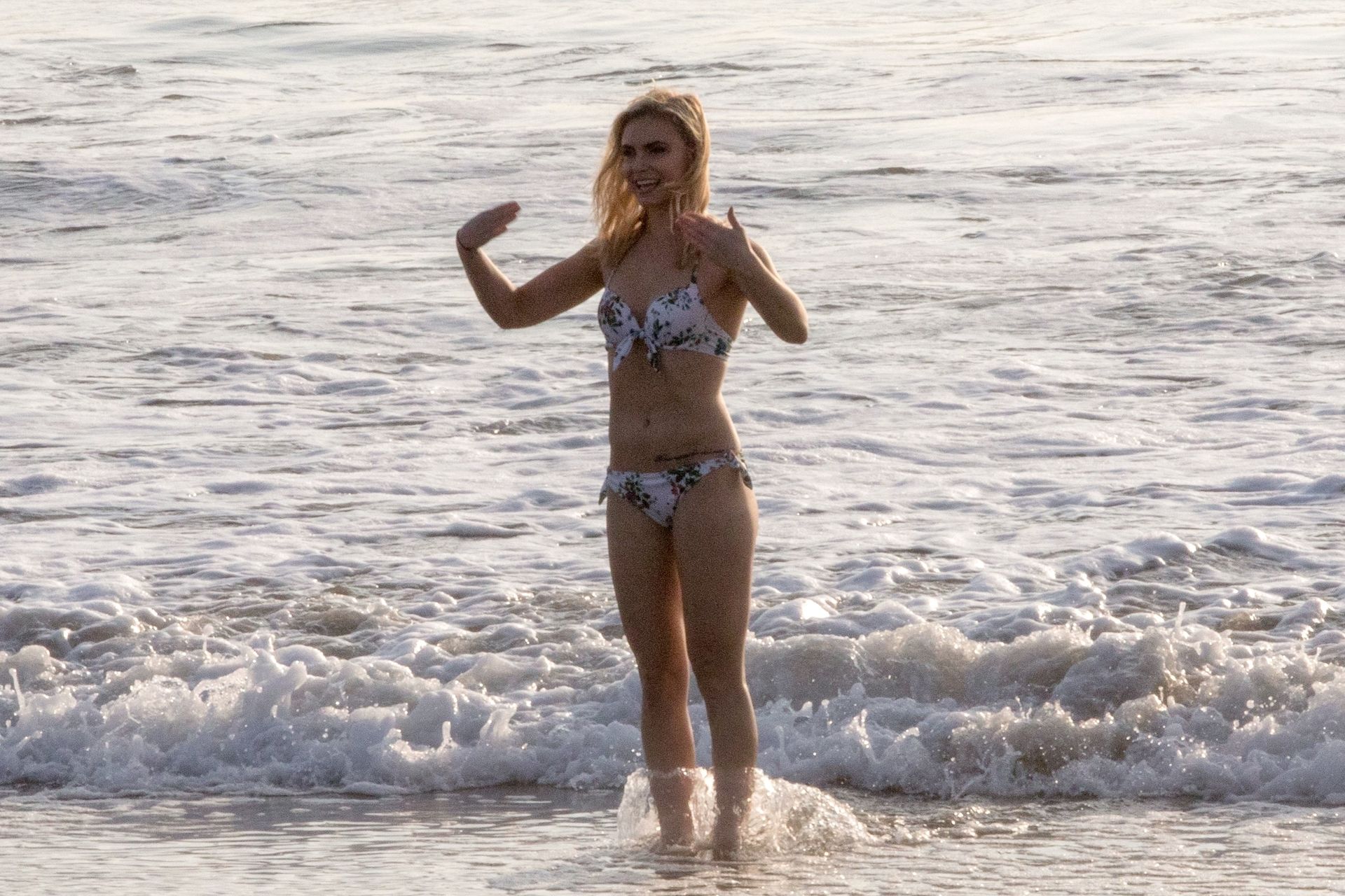 Katie Cherry Sexy 015