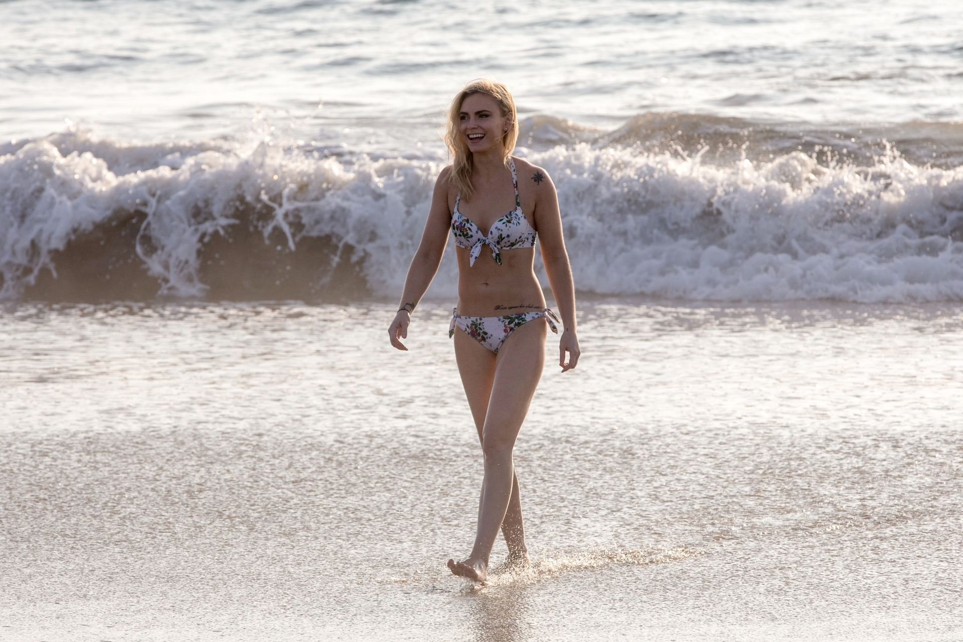 Katie Cherry Sexy 020