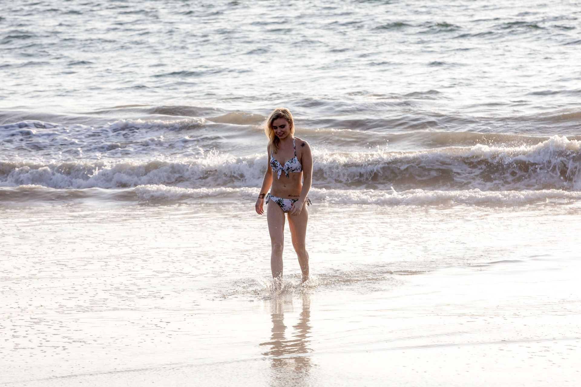 Katie Cherry Sexy 022