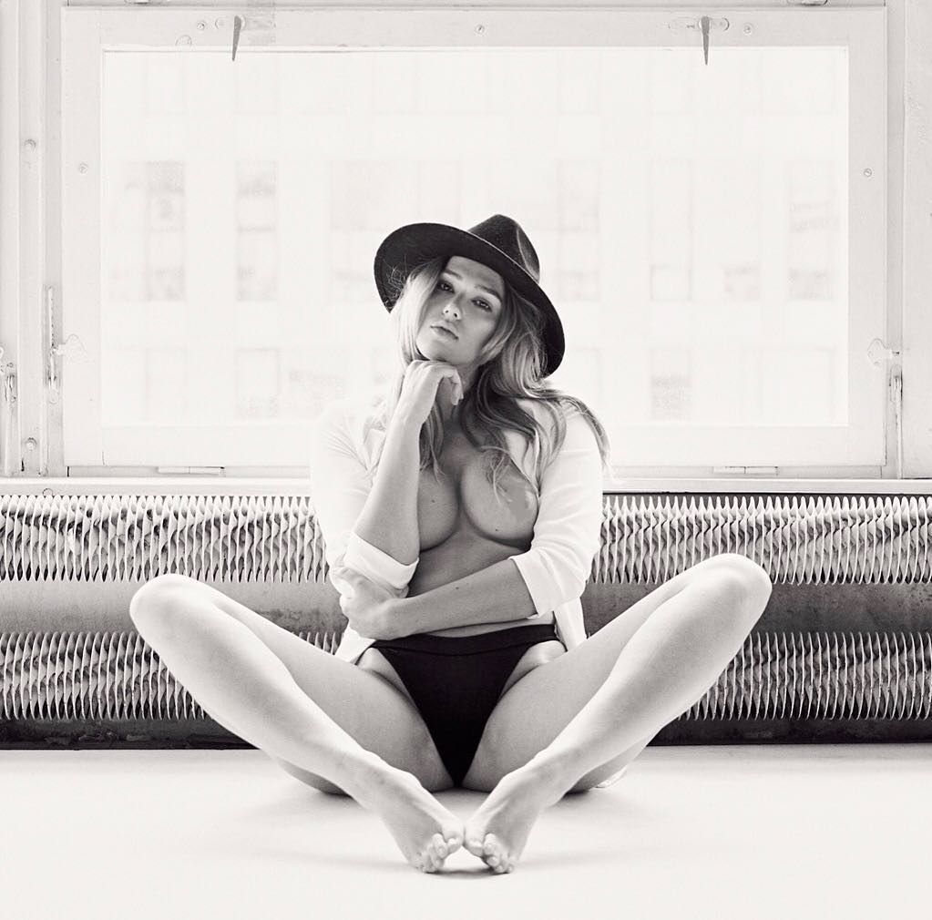 Lena Bednarska Nude & Sexy 0143