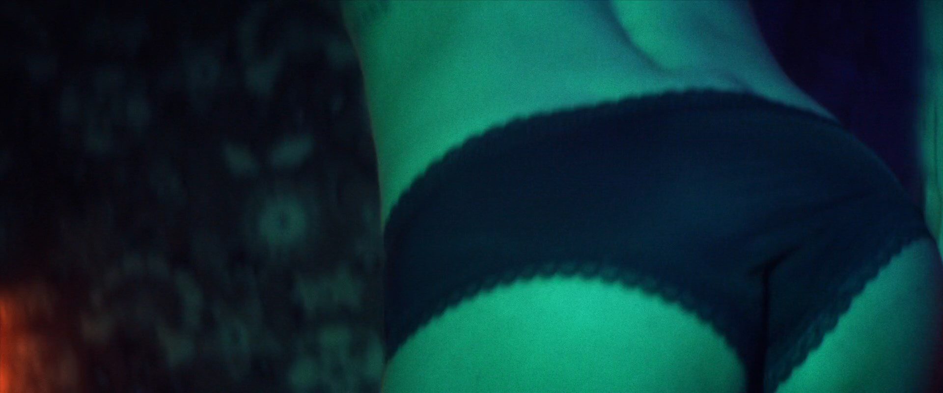 Megan Fox Hot – Zeroville 0008