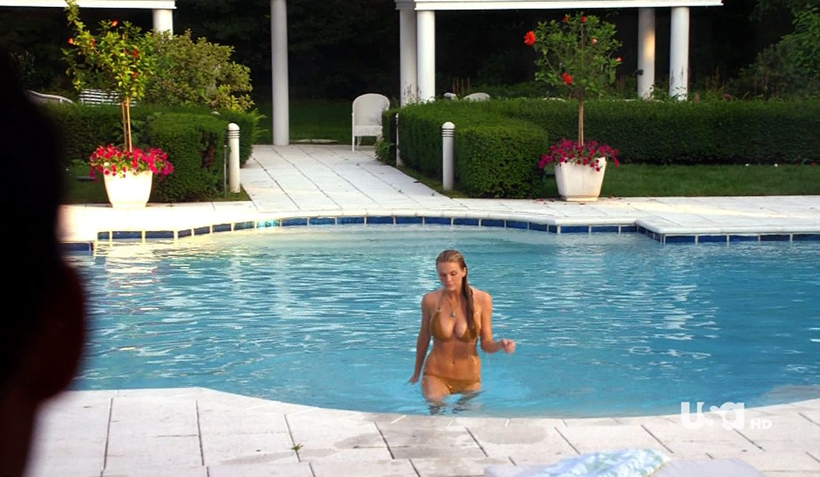 Brooklyn Decker Nude & Sexy 0040