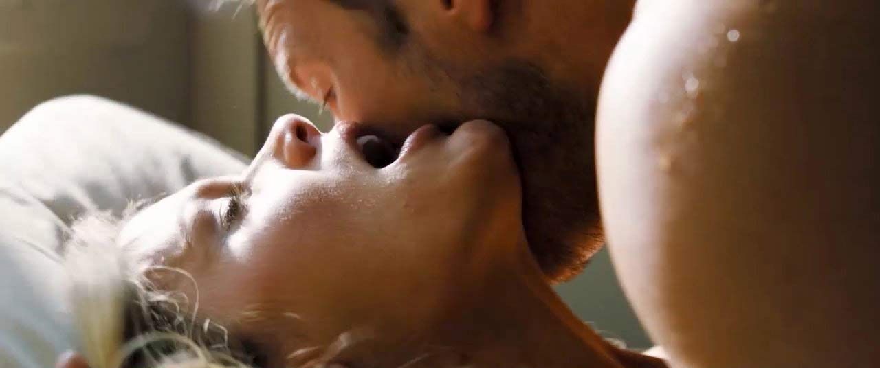 Brooklyn Decker Nude & Sexy 0069