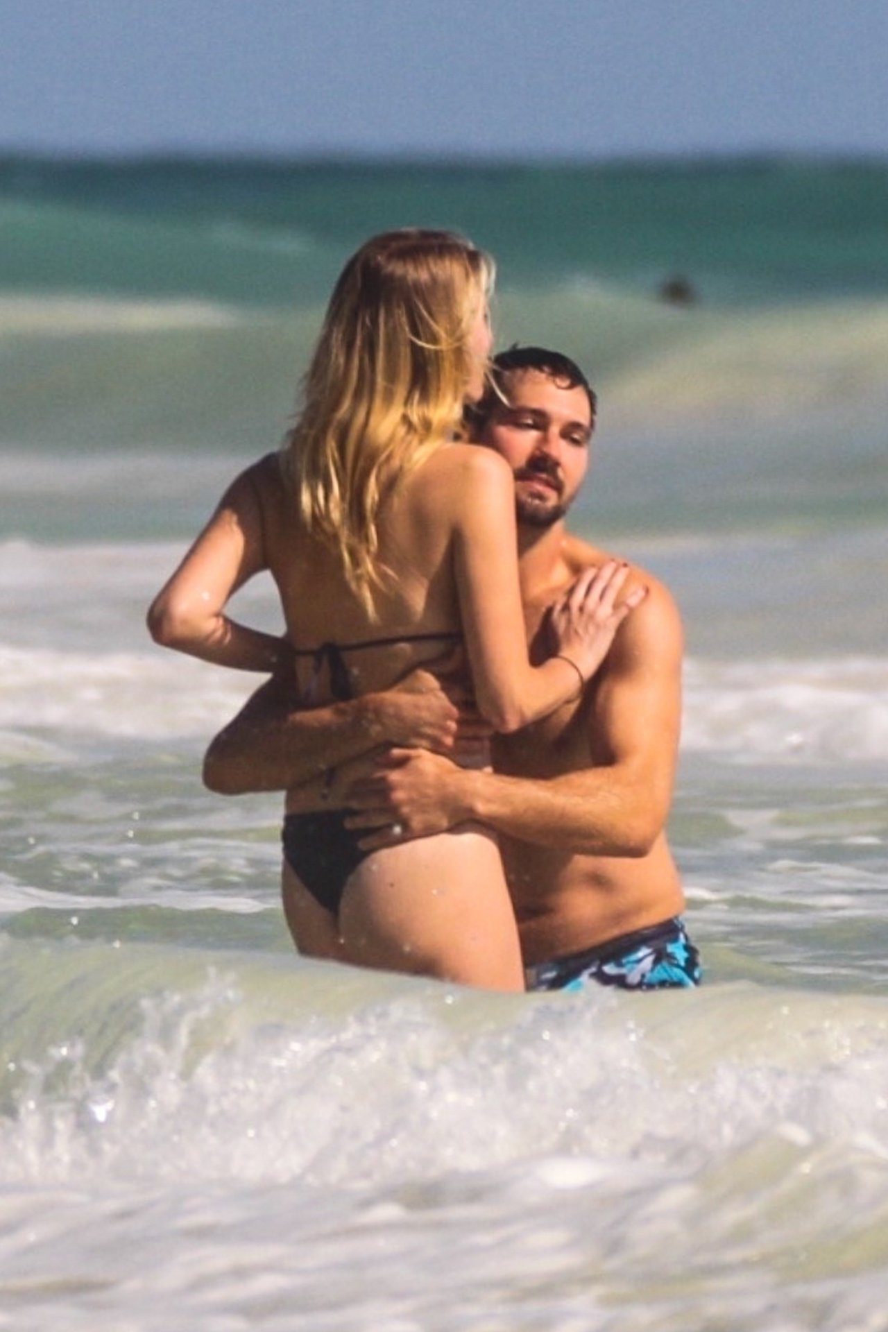 Caitlin Spears Sexy 0002