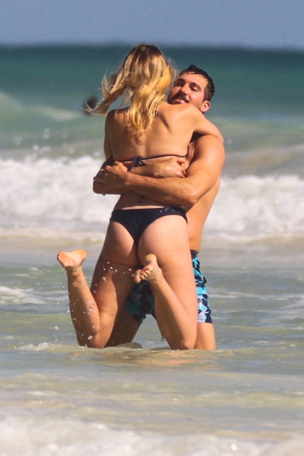 Caitlin Spears Sexy 0011