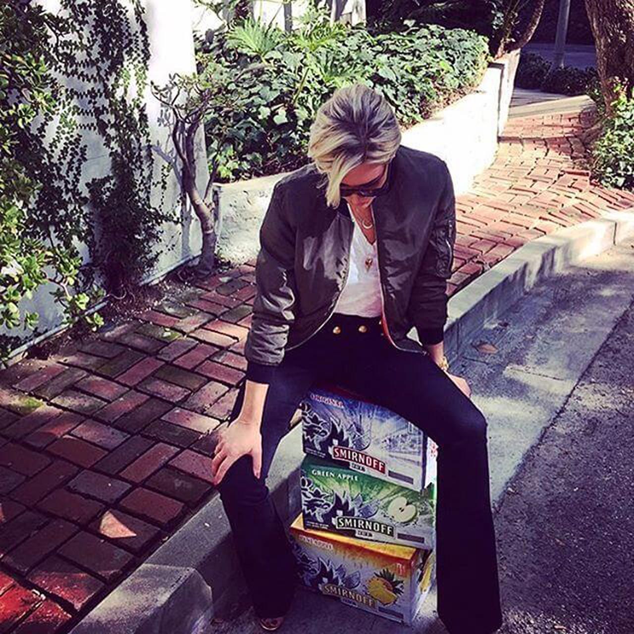 Charissa Thompson Nude & Sexy 0008