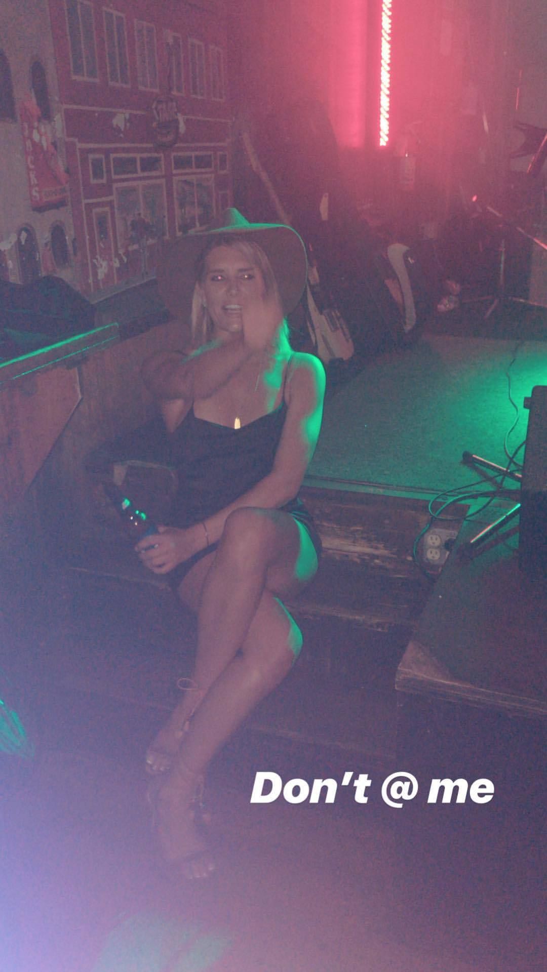 Charissa Thompson Nude & Sexy 0081