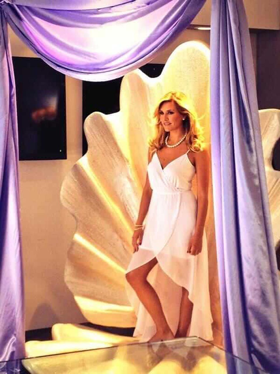 Charissa Thompson Nude & Sexy 0086