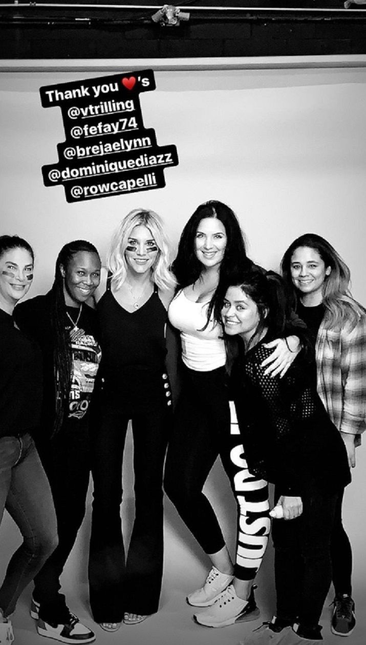 Charissa Thompson Nude & Sexy 0100